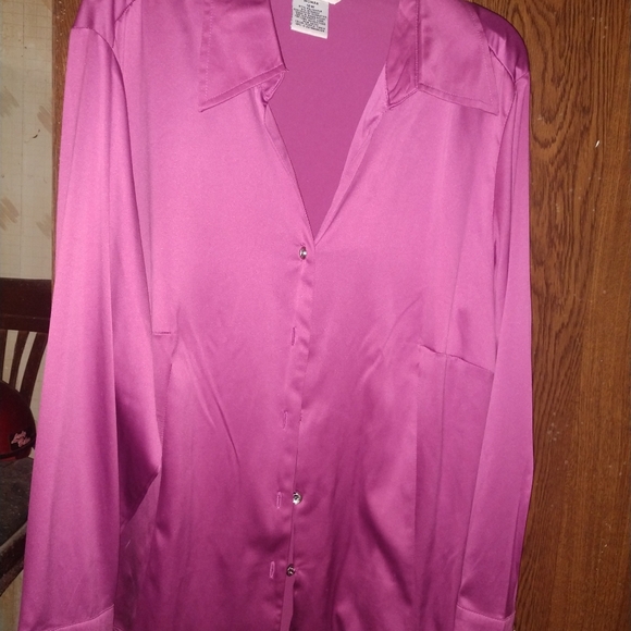 Ladies button down blouse 16w